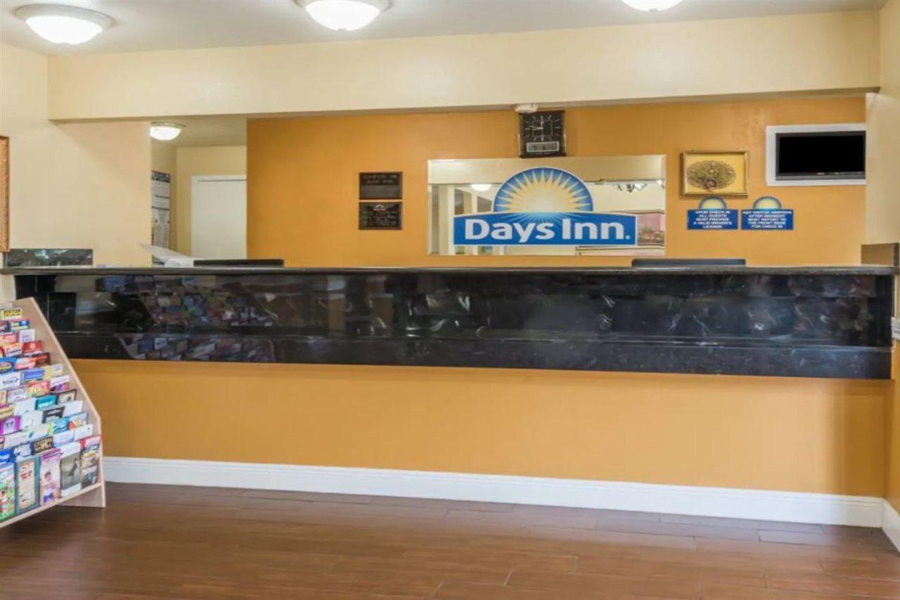 Days Inn By Wyndham San Antonio Southeast Frost Bank Center Exterior photo