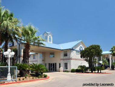 Days Inn By Wyndham San Antonio Southeast Frost Bank Center Exterior photo
